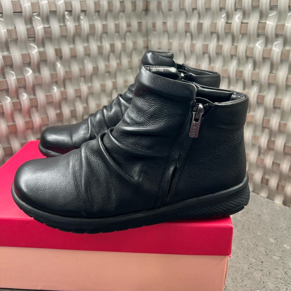 Ziera Shayne-XF Black Leather Zip Ankle Boot size 39 - Picture 2 of 11
